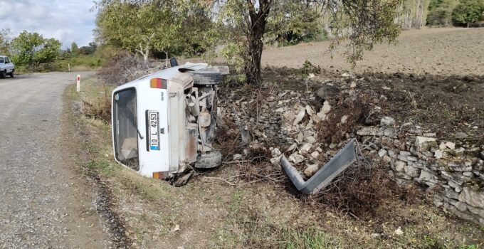 Balıkesir’in Savaştepe ilçesinde Tavşancık Mahallesi yolunda meydana gelen trafik kazasında iki kişi yaralandı.