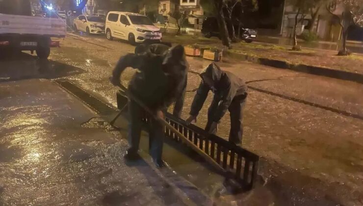 Ayvalık’ta Şiddetli Yağış Hayatı Durma Noktasına Getirdi: Metrekareye 105 Kilogram Yağış Düştü