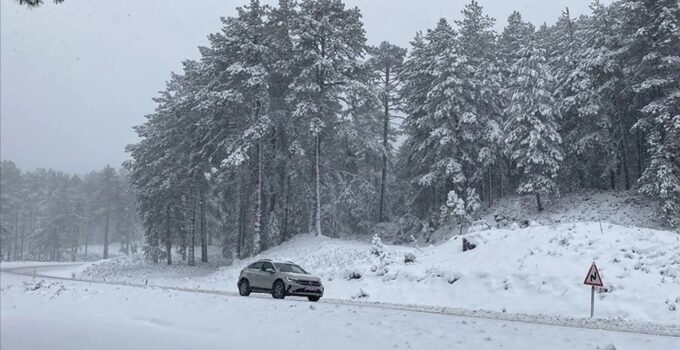 Kazdağları Beyaza Büründü: Mevsimin İlk Karı Düştü