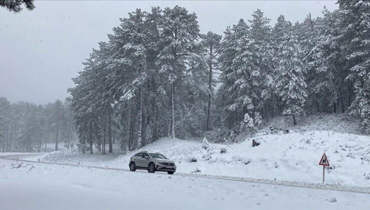 Kazdağları Beyaza Büründü: Mevsimin İlk Karı Düştü
