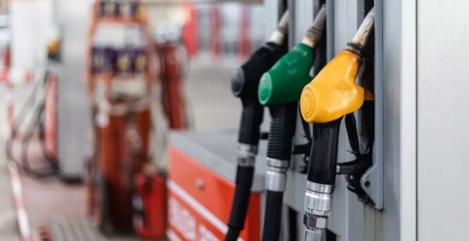 Araç Sahiplerine Kötü Haber: Benzine Dev Zam Kapıda!