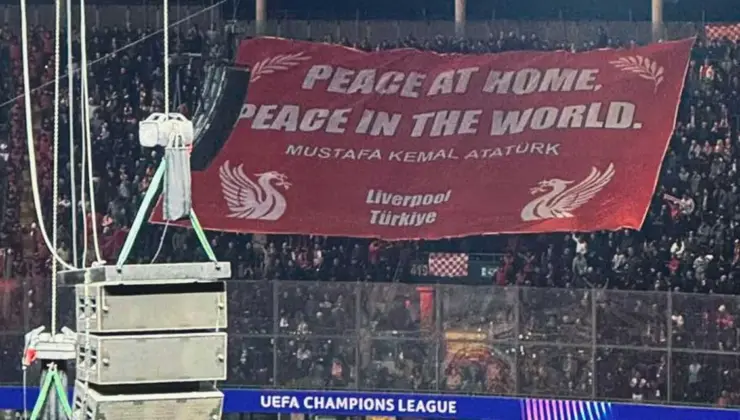 RAMS Park’ta Anlamlı Pankart: Liverpool Taraftarından Atatürk Mesajı