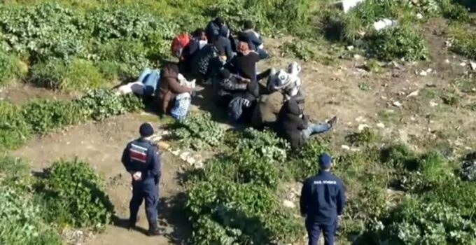 Ayvalık’ta Umut Yolculuğuna Baskın: Midilli’ye Kaçmaya Çalışan 25 Göçmen Yakalandı