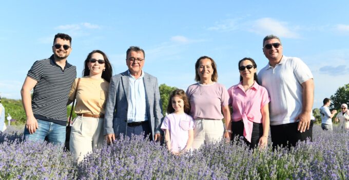 ALTIEYLÜL’DE MOR ŞÖLEN BÜYÜLEDİ