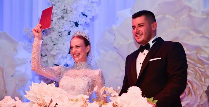 SİYASET VE İŞ DÜNYASI DÜĞÜNDE BULUŞTU