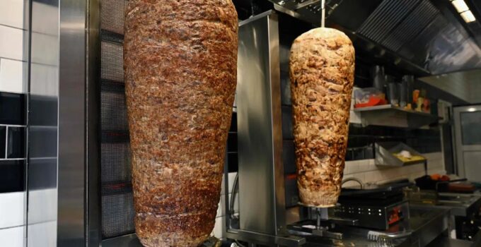 Et Ürünlerinde Yeni Dönem: Döner, Sucuk ve Kıymada “Yüzde 100” İfadesi Yasaklandı!